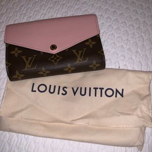 SOLD!!!!! Louis Vuitton Pallas Compact Wallet
